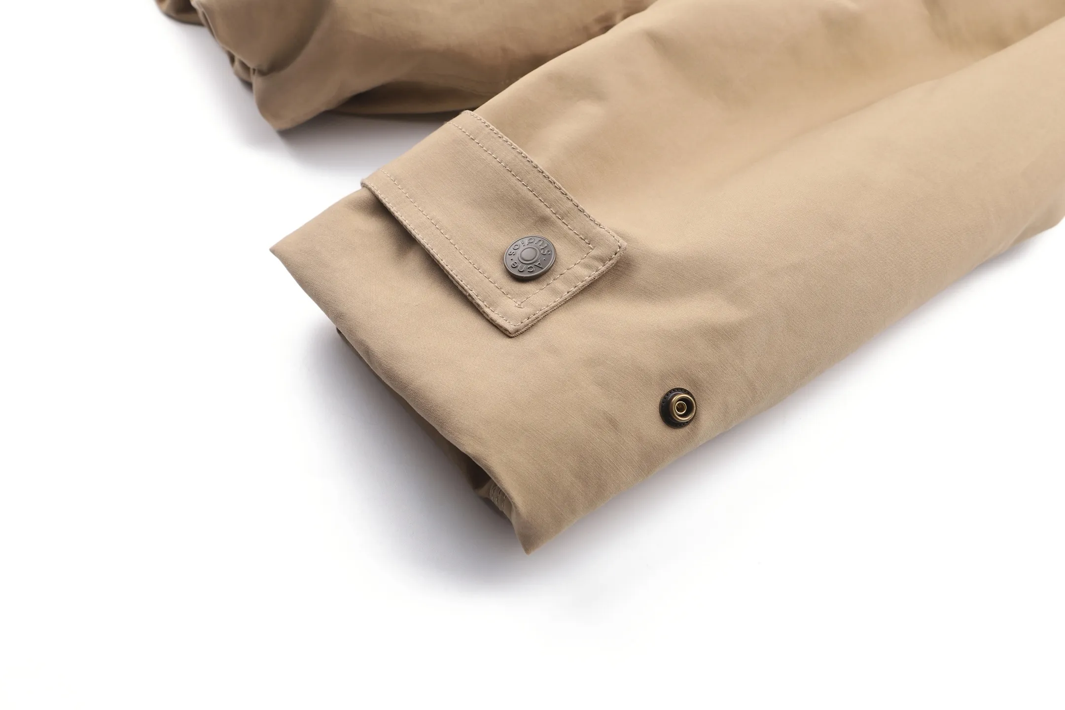 Acne Studio 25FW leather logo twill jacket ●Purchased and developed by Authentic 9500 ●100% fine cotton high-density plain woven fabric ●Cotton twill woven lining ●Padding Washed cotton ●Meli PU leather ●Template embroidery ●Fabric enzyme washing ●Customized 1:1 leather tag ●Customized 1:1 buttons ●Customized 1:1 zipper ●Customized 1:1 rope ●Customized 1:1 trademark ●Loose fit ●Size: 42 44 46 48 ●Style number: 2130/3C#10